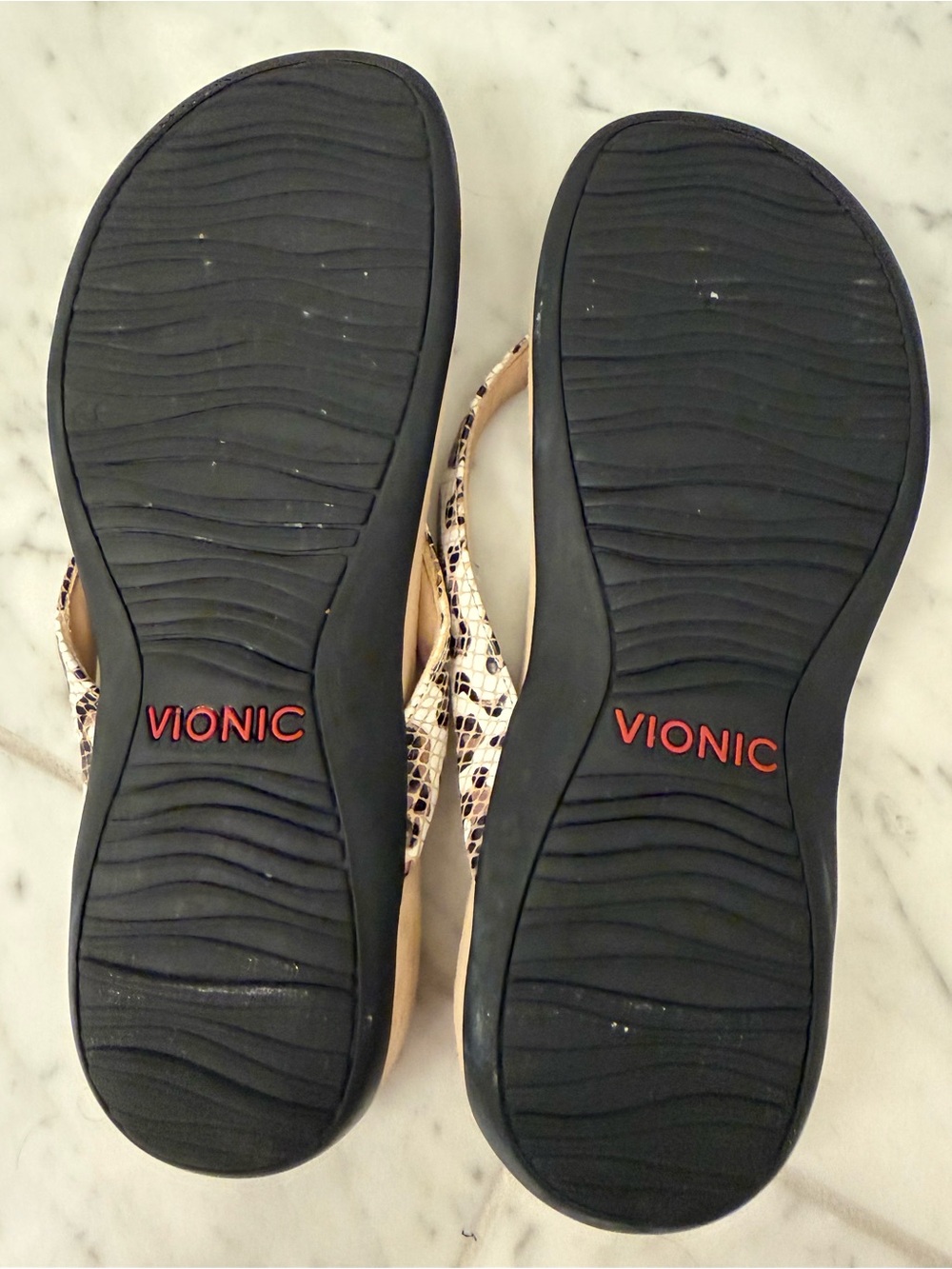 Vionic Women’s Dillon Animal Print Sandals, Size 8.5 - Picture 4 of 4
